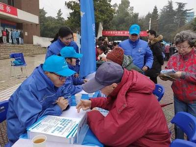 春雨中的守护者 社会经济咨询服务的温暖行动