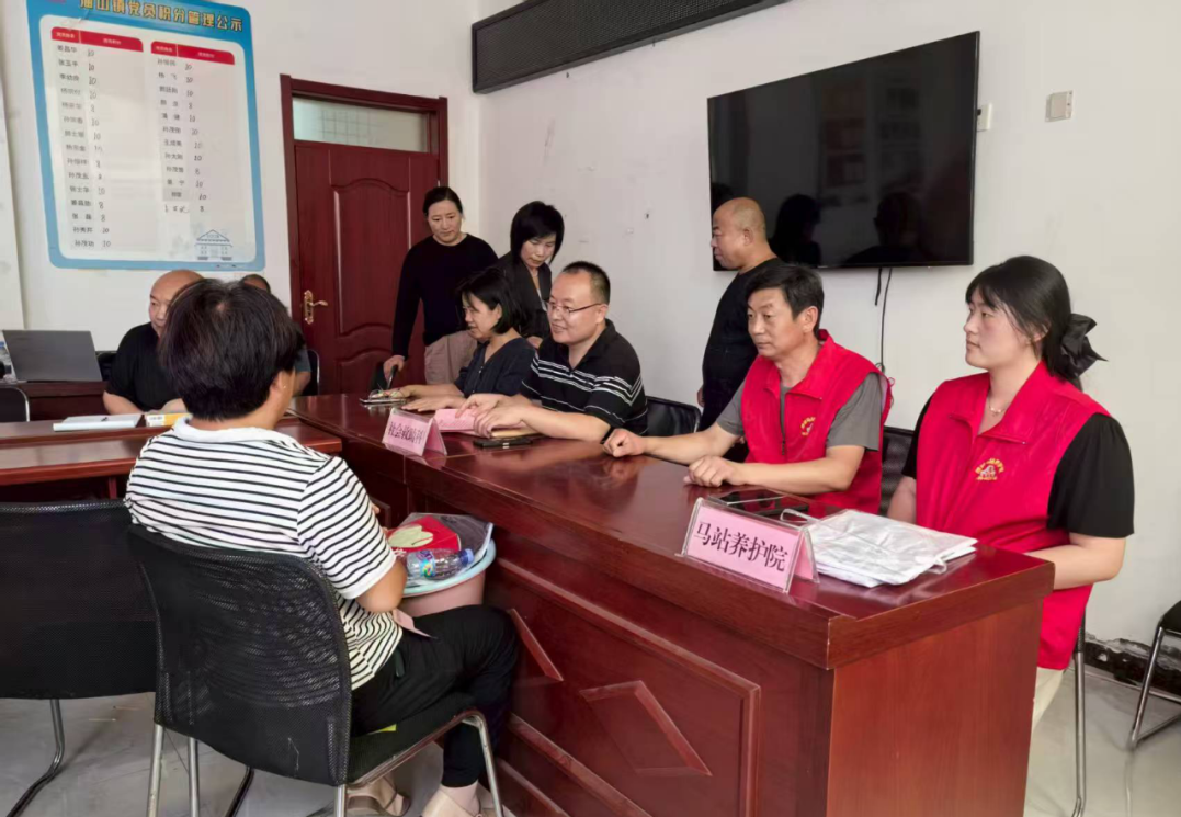 银发经济促消费，养老服务进社区——县民政局开展社会经济咨询活动